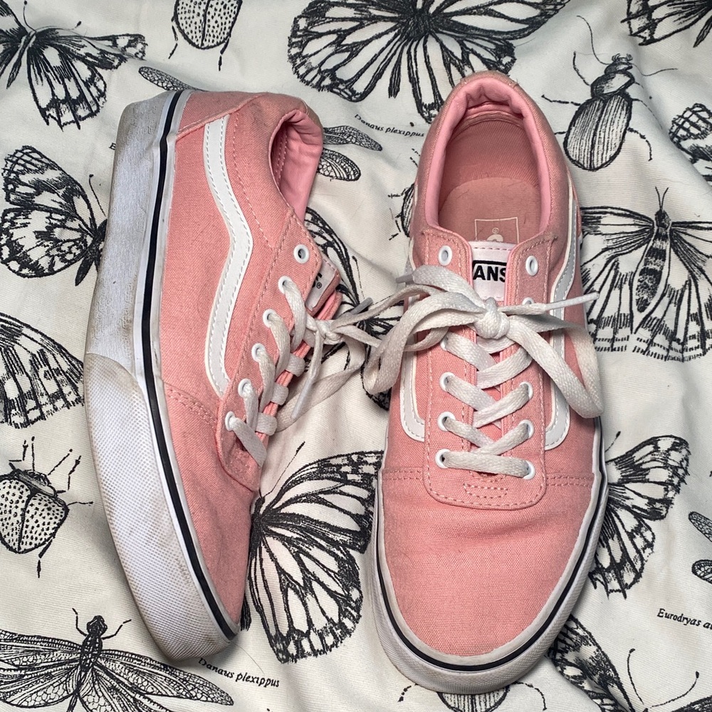 Vans Ward Low-Top Pink Sneakers